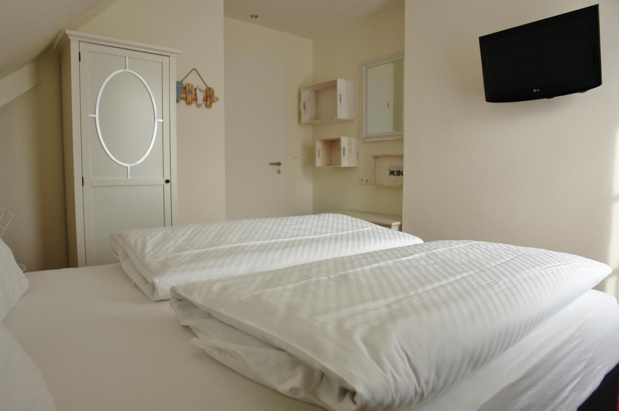 Friesischer Hof, Ferienwohnungen Mit Indoor Spielplatz, Kostenfreien Parkplatz Und W-Lan Hage Kamer foto